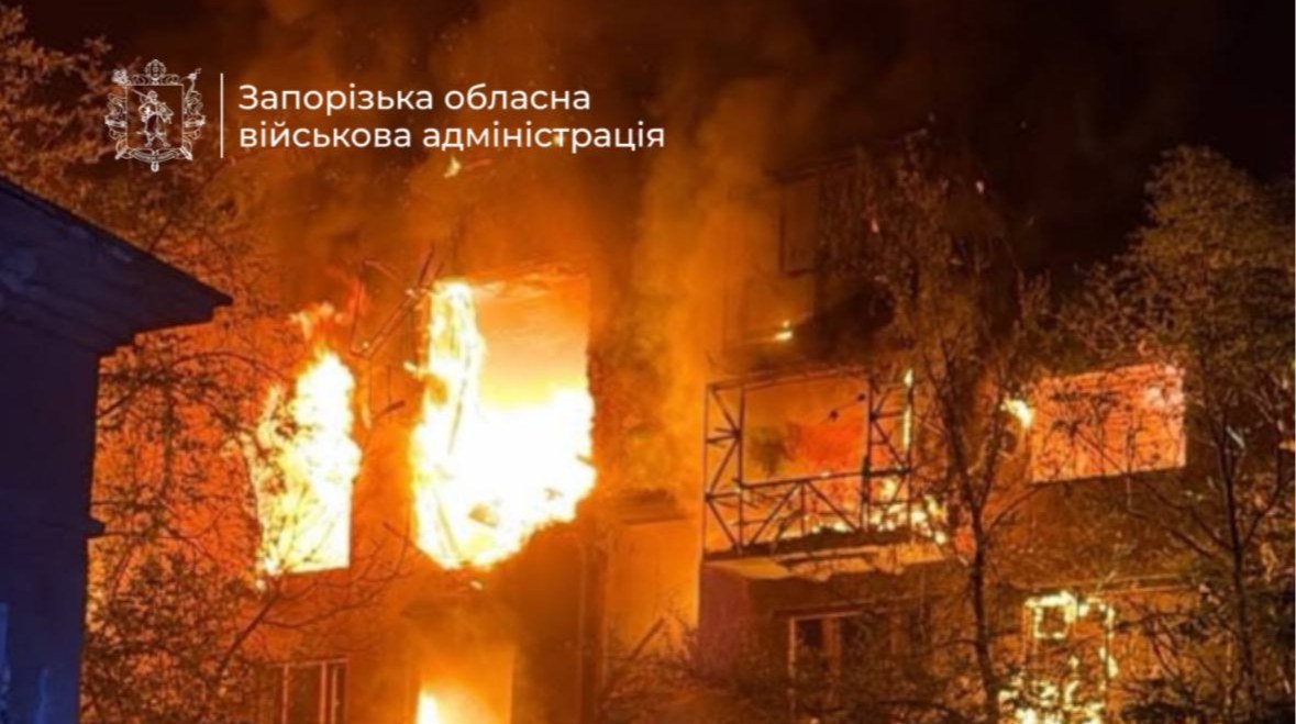 Пошкоджені багатоповерхівки в Запоріжжі після удару безпілотників 12 липня 2026 року