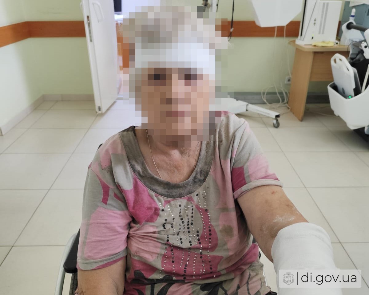 Наслідки авіаудару в селищі Слатиному Дергачівської громади Харківської області