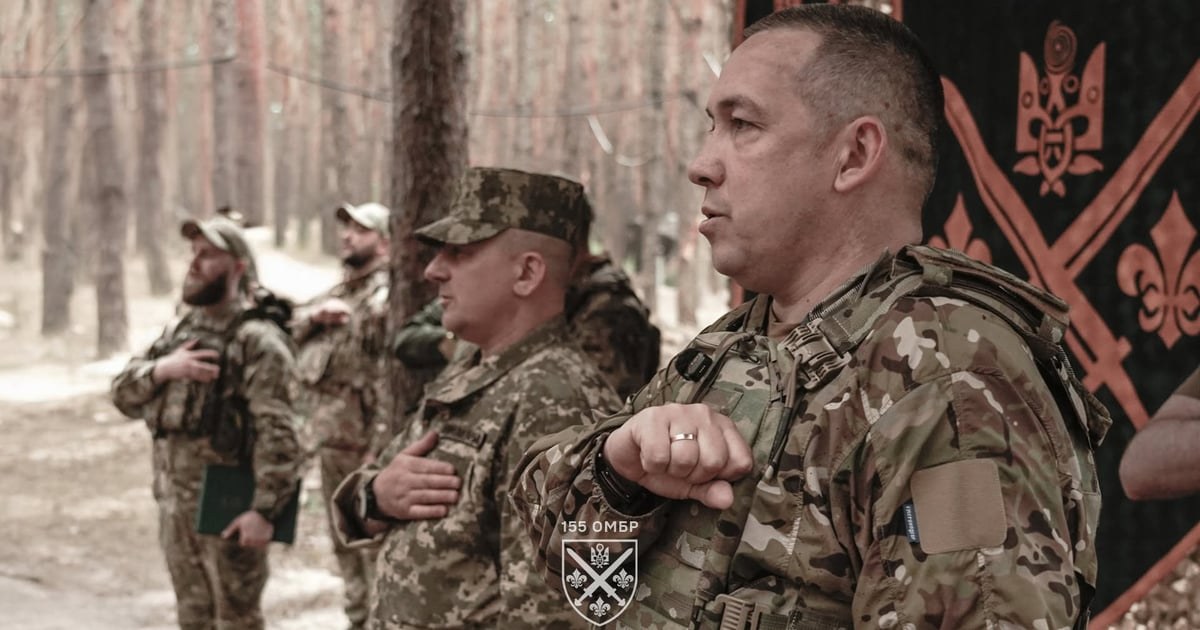 Командир 155-ї окремої механізованої бригади Станіслав Лучанов (у військовій формі)