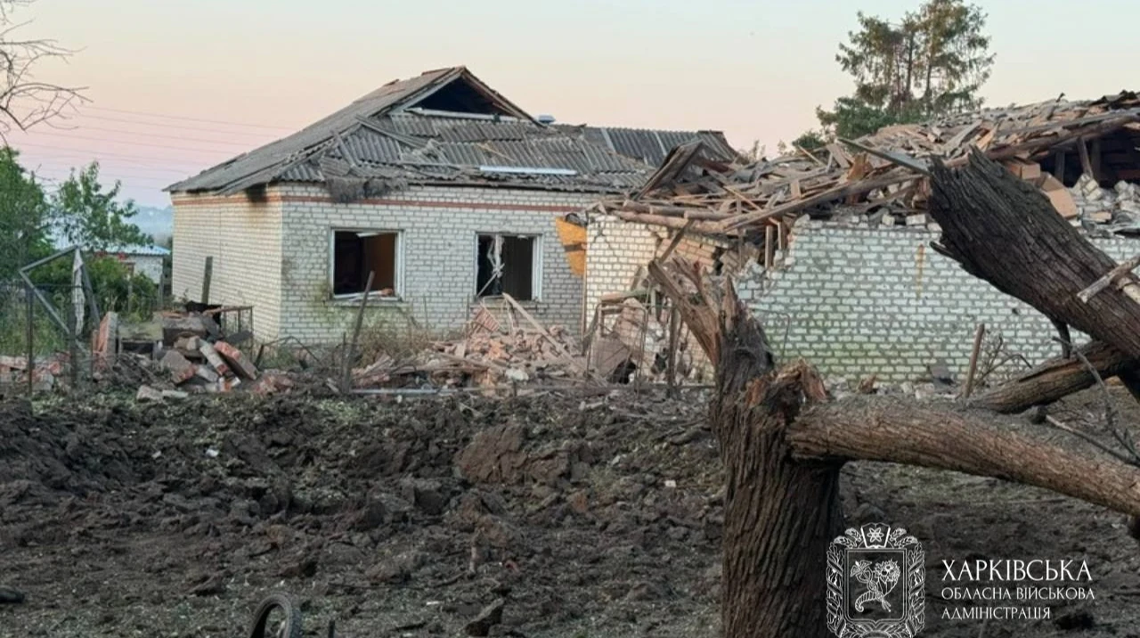 Наслідки російської атаки на Ізюм 18 серпня: пошкоджені приватні будинки.