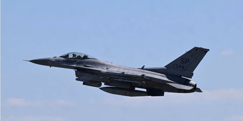 Кадри падіння винищувача F-16 у провінції Ялова з подальшим вибухом на землі