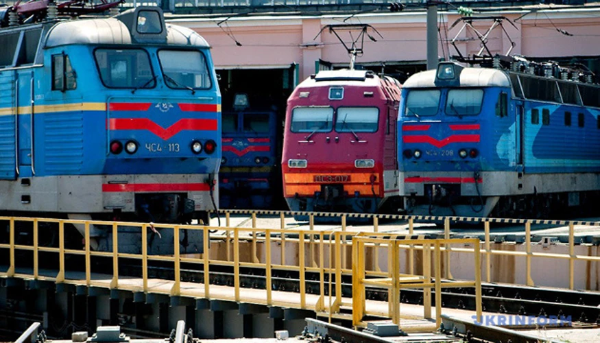 Зал очікування на залізничному вокзалі з вільним доступом для пасажирів